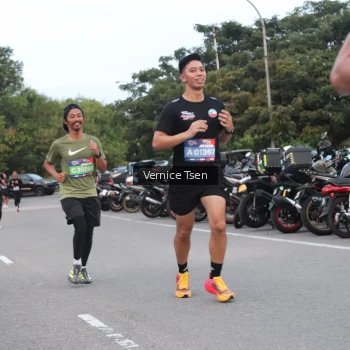 Runner Photo 3760075