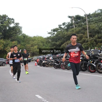 Runner Photo 3766750