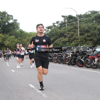 Runner Photo 3770684