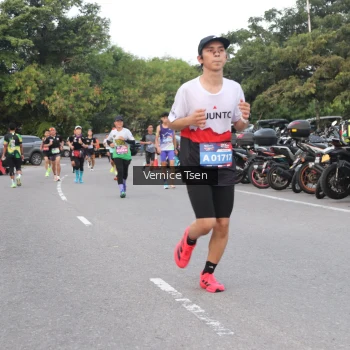 Runner Photo 3771773