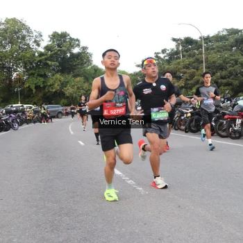 Runner Photo 3771873