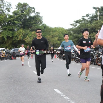 Runner Photo 3772675