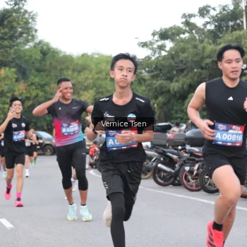 Runner Photo 3772875