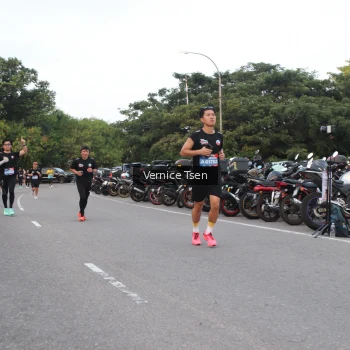 Runner Photo 3773744