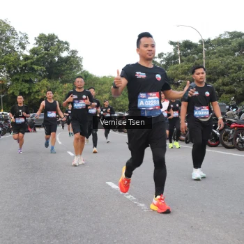Runner Photo 3774374