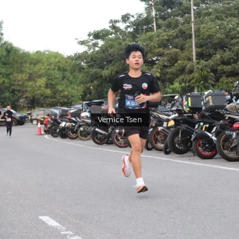 Runner Photo 3774665