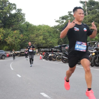 Runner Photo 3776709