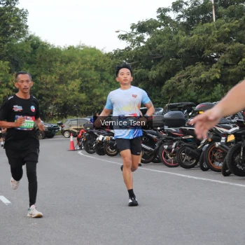 Runner Photo 3777102