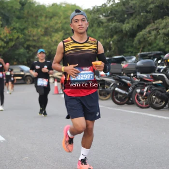 Runner Photo 3779745