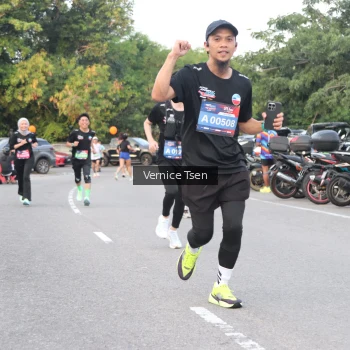 Runner Photo 3783378