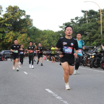 Runner Photo 3784681