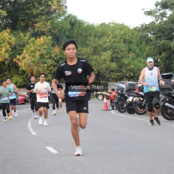 Runner Photo 3785282