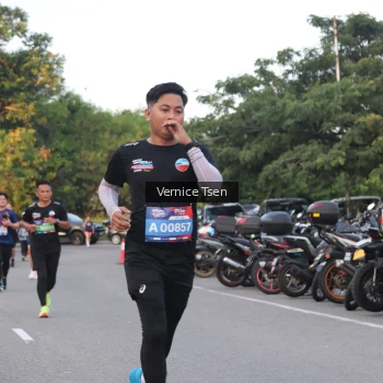 Runner Photo 3786635