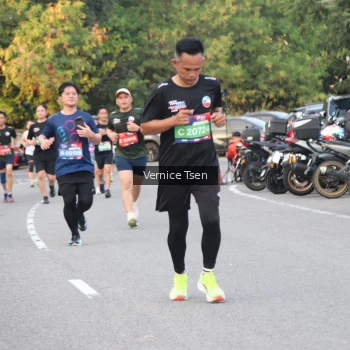 Runner Photo 3786693
