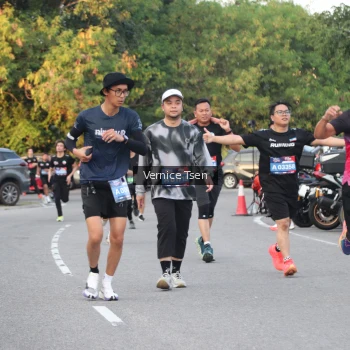 Runner Photo 3786718