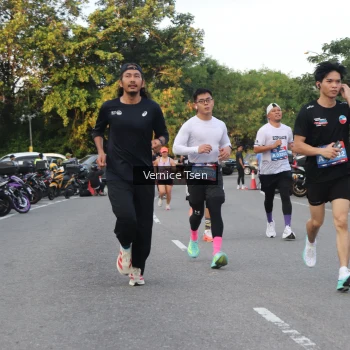 Runner Photo 3787311