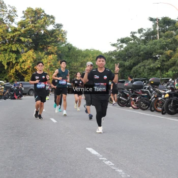 Runner Photo 3787848