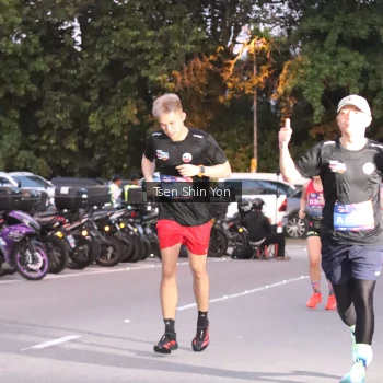 Runner Photo 3790186