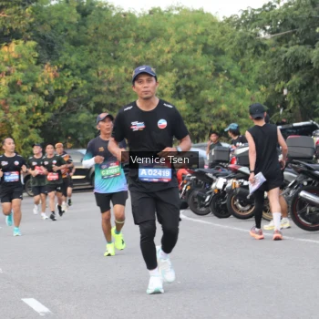 Runner Photo 3790593