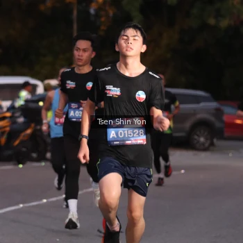 Runner Photo 3793746