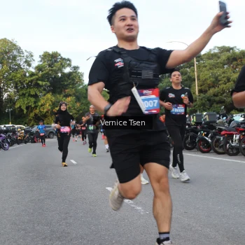 Runner Photo 3794006