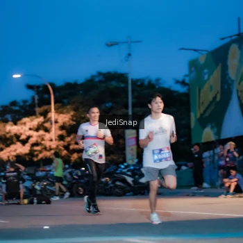 Runner Photo 3796117