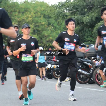 Runner Photo 3796181