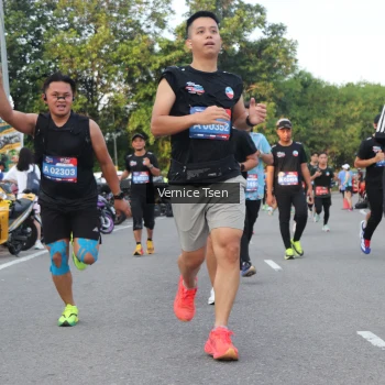 Runner Photo 3796485