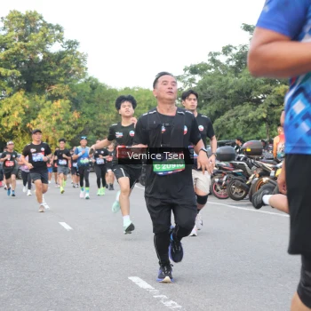 Runner Photo 3796652