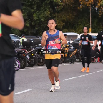 Runner Photo 3796720