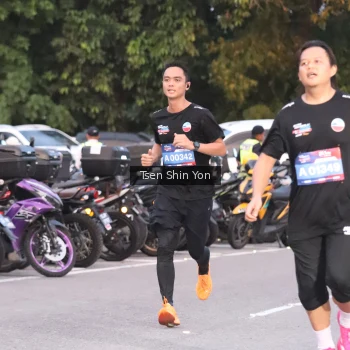 Runner Photo 3796734