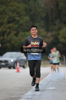 Runner Photo 3796765
