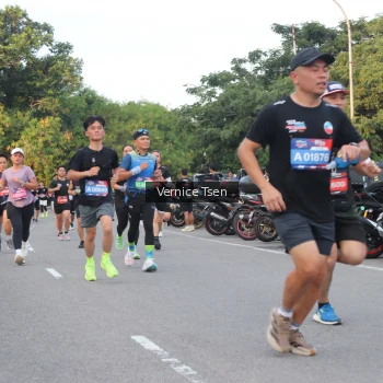 Runner Photo 3796815