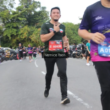 Runner Photo 3799735