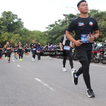 Runner Photo 3800007