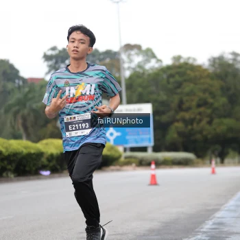 Runner Photo 3800009