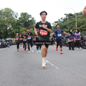 Runner Photo 3800200