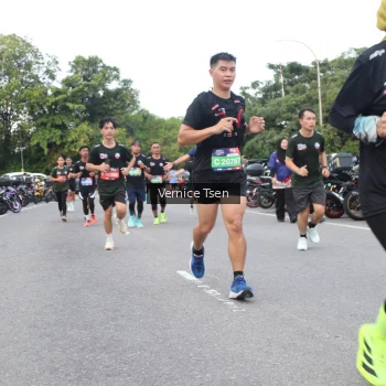 Runner Photo 3800209