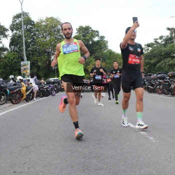 Runner Photo 3800275