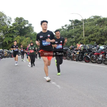 Runner Photo 3800314