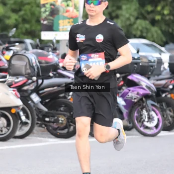 Runner Photo 3800365