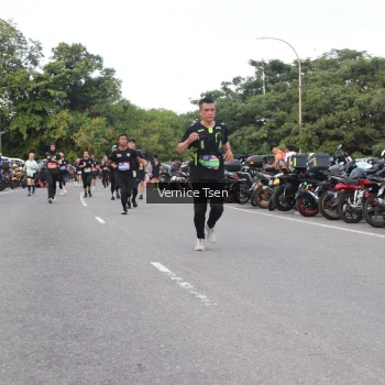 Runner Photo 3800581