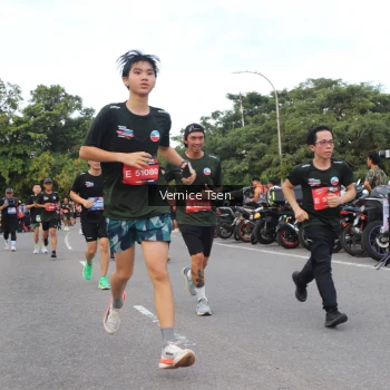 Runner Photo 3800653