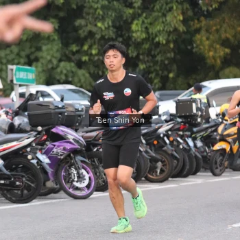 Runner Photo 3800760