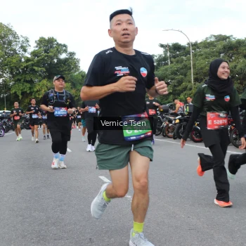 Runner Photo 3800806