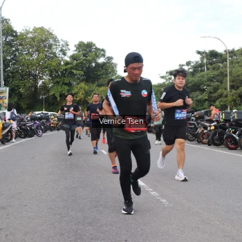 Runner Photo 3800857