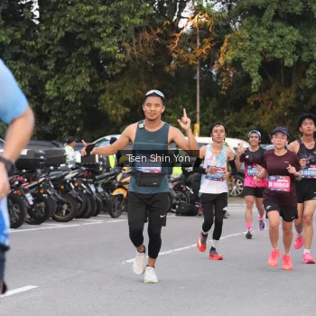 Runner Photo 3800970