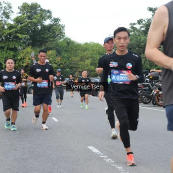 Runner Photo 3801055
