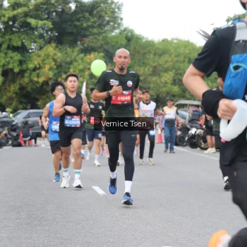Runner Photo 3802406