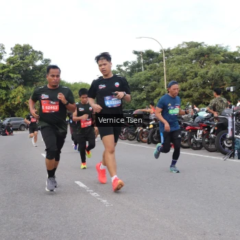 Runner Photo 3802973